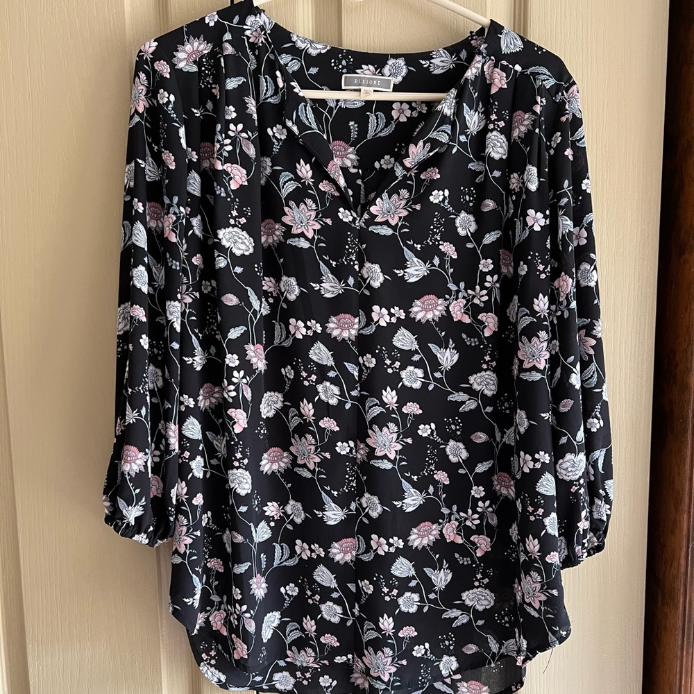 Floral and flowy tunic, size L